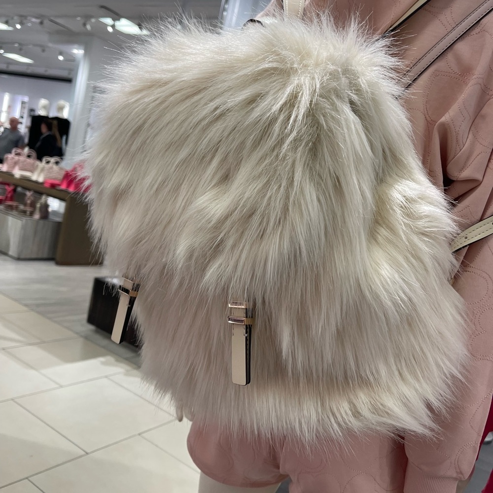 MICHAEL KORS Quinn Medium Flap Faux Fur Backpack
Natural 
NWT 
Live Style - Picture 9 of 16